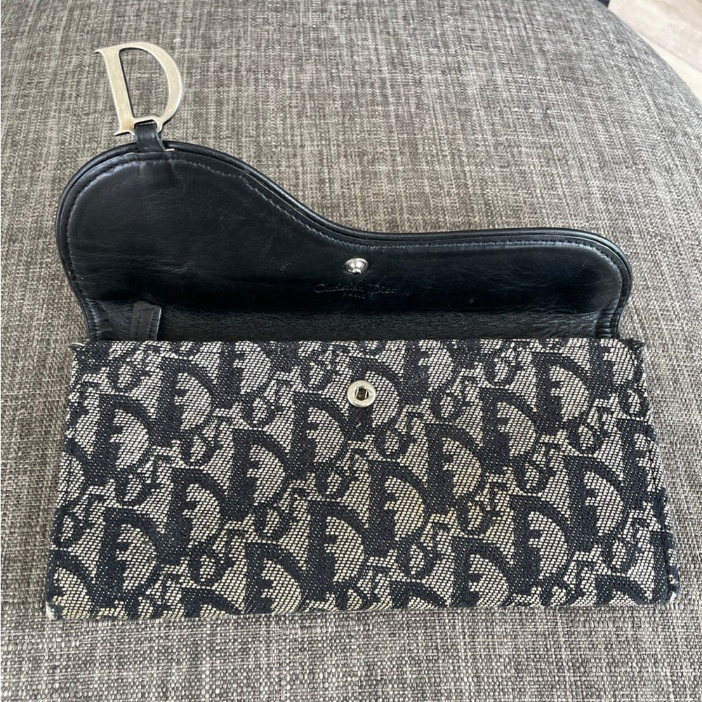 VINTAGE CHRISTIAN DIOR SADDLE WALLET - Picture 2 of 8